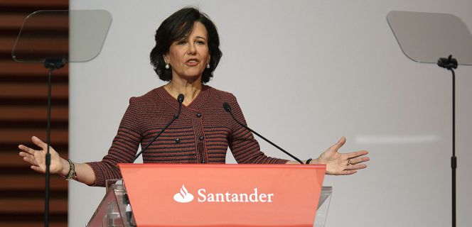 La presidenta del Banco Santander, Ana Botín, durante la Junta General de Accionistas de 2015