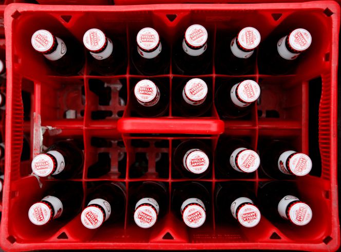 Cervezas Stella en la planta de Anheuser-Busch InBev en Lovaina (Bélgica)