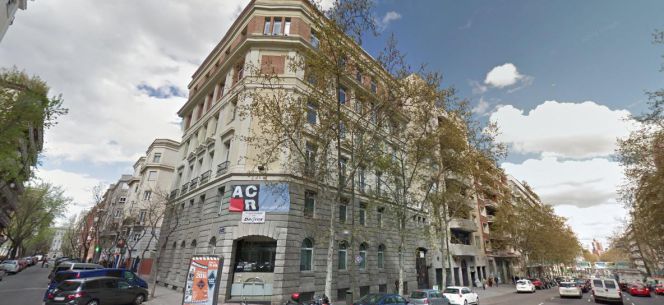 Edificio situado en el número 51 de la calle José Abascal, de Madrid.