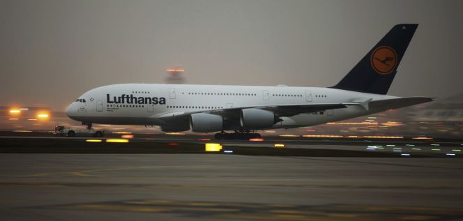 Un avión Airbus A380 de la compañía alemana Lufthansa en Fráncfort.
