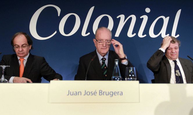 Juan José Bruguera (centro) presidente, Pere Viñolas, consejero delegado (izquierda) y Francisco Palà del consejo de administración (derecha) de Inmobiliaria Colonial.
