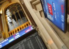 El Ibex modera sus caídas tras dos días de castigo a la banca El Ibex modera sus caídas tras dos días de castigo a la banca