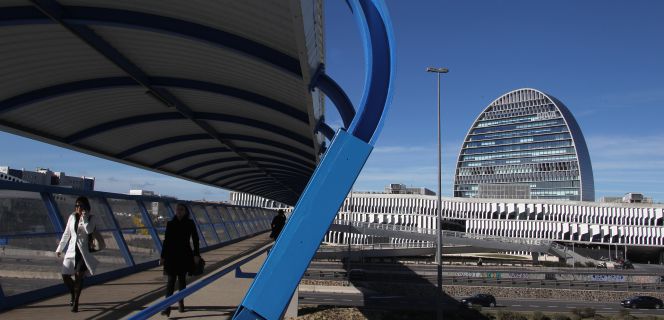 Vistas del edifico vela, la sede de BBVA.