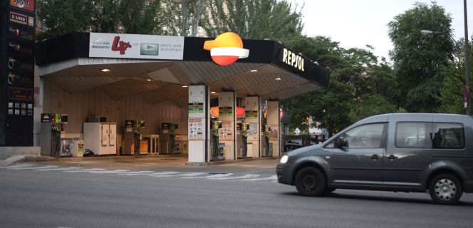 Vista de una gasolinera en Madrid. EFEArchivo