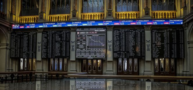 Panel informativo de la Bolsa de Madrid.
