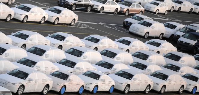 Automóviles embalados y preparados para su venta.