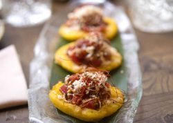 Arepitas de maíz con tartar de atún.