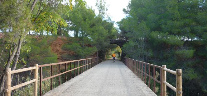 A pie o en bici por las Vías Verdes
