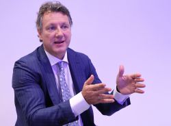 Jan Heere: “Kiko Milano ha hecho asequible la cosmética de lujo”