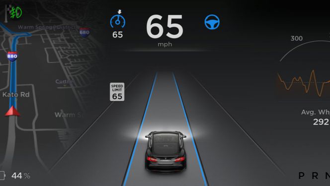 Tesla actualiza AutoPilot tras los accidentes con la conducción autónoma