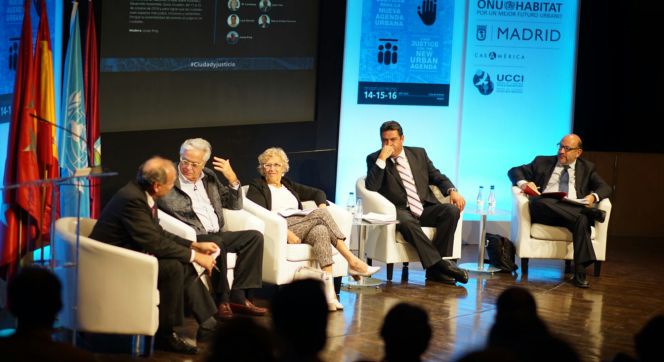 Mesa redonda del foro ONU-Habitat, con la participación de la alcaldesa de Madrid, Manuela Carmena, y el exalcalde de Barcelona, Joan Clos.