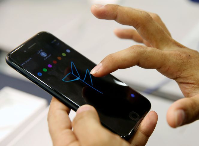 Descubre cómo es de resistente el nuevo iPhone 7 de Apple