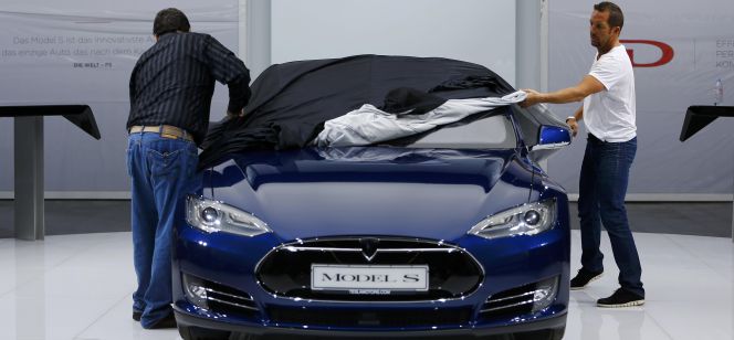Modelo S del fabricante de vehículos eléctricos Tesla en un salón del automóvil.