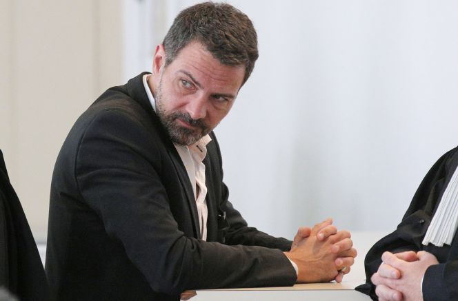 El antiguo bróker de SG espera en el Tribunal de Apelaciones de Versalles.