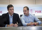 Sánchez no cede y propone batirse en unas primarias Sánchez no cede y propone batirse en unas primarias