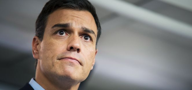 El líder del PSOE, Pedro Sánchez, durante su comparecencia ante los medios en la sede de la madrileña calle de Ferraz, para analizar los resultados de las elecciones gallegas y vascas y explicar su propuesta de hacer primarias el 23 de octubre y el congreso el 1, 2 y 3 de diciembre.