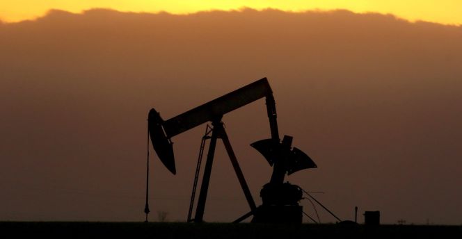 Goldman prevé un desplome del petróleo para fin de año