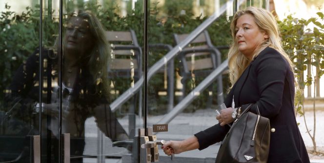 La abogada de Manos Limpias Virginia López Negrete, a su llegada esta mañana a la Audiencia Nacional donde hoy comparece como investigada por presionar al BBVA amenazando con pedir la imputación de su directivo Antonio Ballabriga en el caso Nóos. EFEMariscal