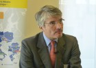 “El contrabando de tabaco financia el terrorismo” “El contrabando de tabaco financia el terrorismo”