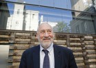 Stiglitz: “Europa está ante un abismo y corre riesgo de caer” Stiglitz: “Europa está ante un abismo y corre riesgo de caer”