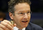 Guindos acusa a Bruselas de sembrar dudas sobre la banca Guindos acusa a Bruselas de sembrar dudas sobre la banca
