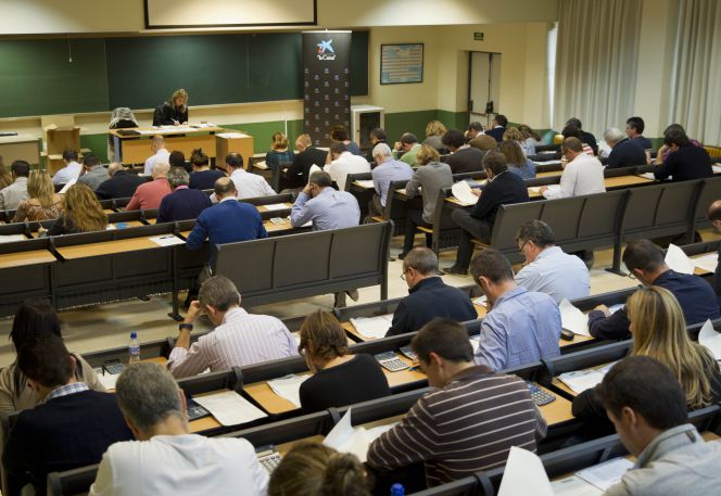 Examen de empleados de CaixaBank.