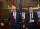 Montoro y la FEMP pugnan por el céntimo sanitario Montoro y la FEMP pugnan por el céntimo sanitario