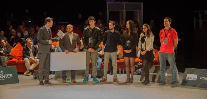 Un premio para el traje que ayuda a personas con ‘piel de cristal’
