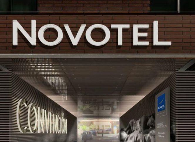 Entrada hotel Novotel Madrid