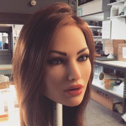 Una cara de robot acabada.