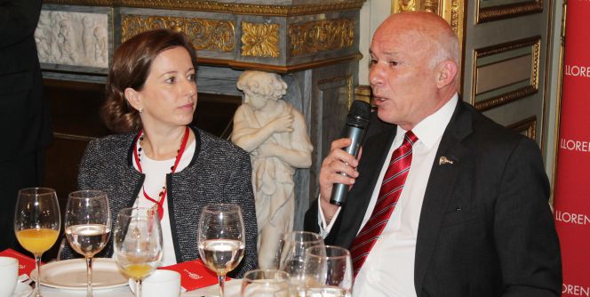 Luisa García, CEO Región Andina de Llorente & Cuenca, y Eduardo Ferreyros, ministro de Comercio Exterior y Turismo de Perúrn