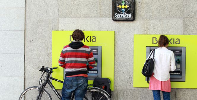 Cajeros automáticos de Bankia en una calle de Madrid.