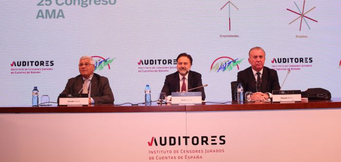 Ernesto Carella, presidente del AMA; Mario Alonso, presidente del ICJCE, y Eduardo Molina, presidente del Instituto de Censores Jurados de Cuentas de Málaga.