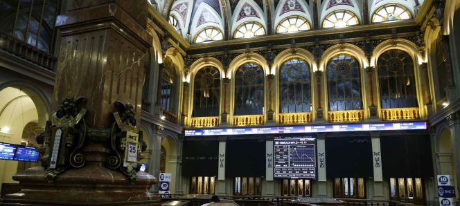 La banca intenta recuperar el aliento en Bolsa, pero sigue débil