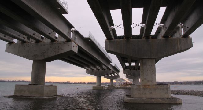 Construcción del puente Saint Laurent, a cargo de ACS en la autopista A30 de Canadá.