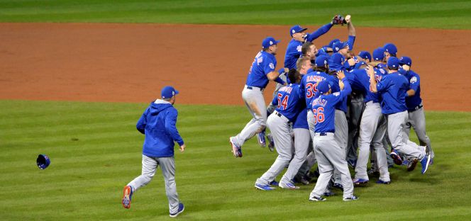 Los Chicago Cubs celebran su victoria en la Serie Mundial de béisbol.