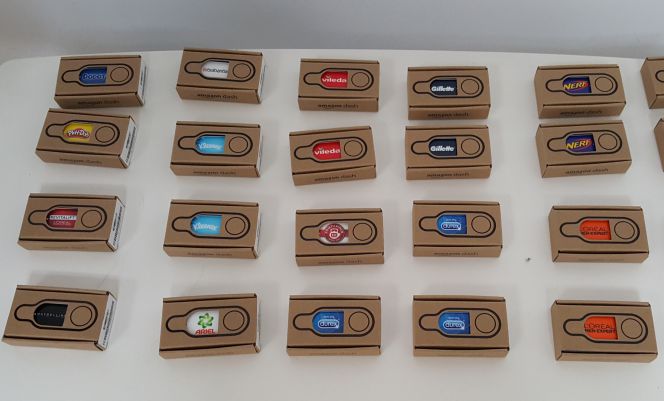 Varios Amazon Dash Button en su caja