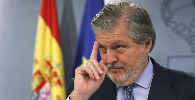 El ministro de Educación, Cultura y Deporte y portavoz del Gobierno, Iñigo Méndez de Vigo, durante la rueda de prensa que ha ofrecido, junto a la ministra de Agricultura, Pesca y Alimentación, Isabel Tejerina, tras la reunión hoy del Consejo de Ministros.