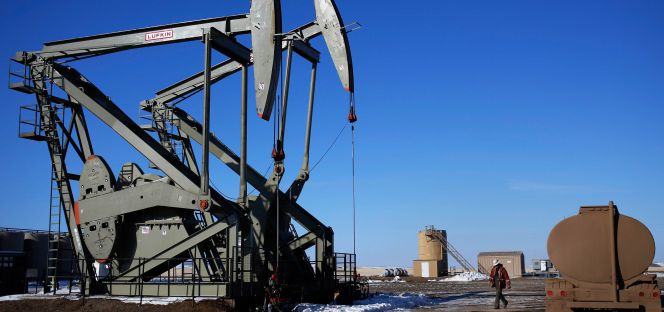 Bomba de perforación petrolífera en Dakota del Norte (EE UU).