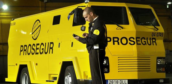 Un coche de manipulación de fondos de Prosegur.