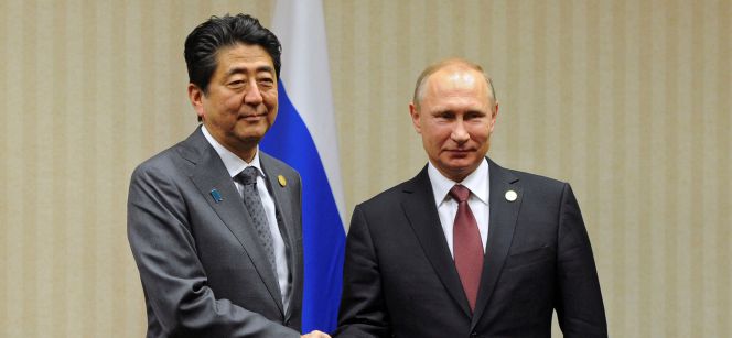 El presidente ruso Vladimir Putin y el primer ministro japonés Shinzo Abe