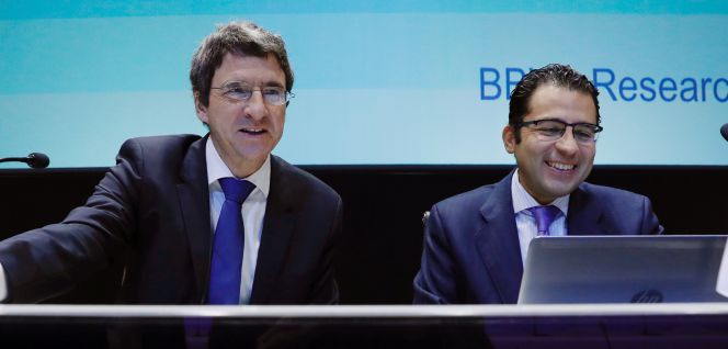 El conomista jefe en España de BBVA Research, Miguel Cardoso (izquierda).. rn rn