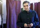 Fillon arrasa y disputará con Juppé la segunda vuelta Fillon arrasa y disputará con Juppé la segunda vuelta