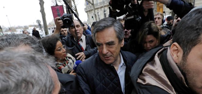 François Fillon, favorito en las primarias del centroderecha francés, ayer tras ganar la primera vuelta.