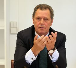 Michael Spalek, consejero comercial de la embajada de Austria en Madrid: “Ayudamos a las empresas austriacas a exportar y en el campo de las infraestructuras vemos oportunidaes en la alianza con grupos españoles. Todas ganan porque las empresas de mi país saben cómo piensan y actúan en los mercados de Europa del Este”