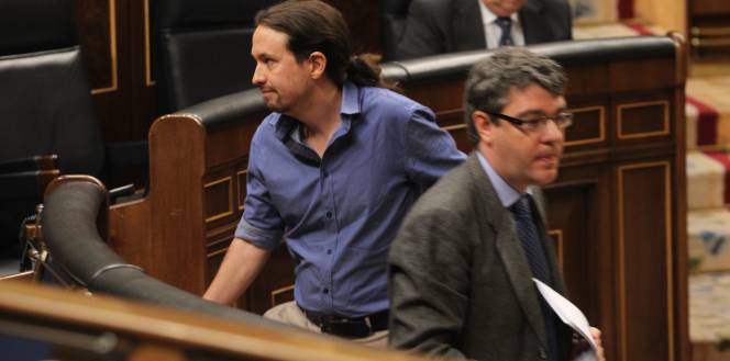 Pablo Iglesias y Álvaro Nadal, hoy en el Congreso.