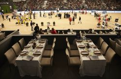 La pista central de la Madrid Horse Week cuenta con 15 palcos VIP y 65 mesas VIP.
