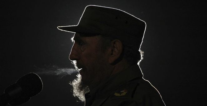 Fotografía de archivo del 04 de febrero de 2006 del líder cubano Fidel Castro durante un discurso pronunciado en la Plaza de la Revolución de La Habana.