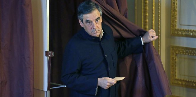 Fillon, este domingo depositando su voto.