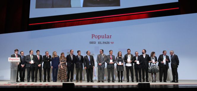 Fotografía de familia de los Premios Somos Empresa con los premiados y el jurado.